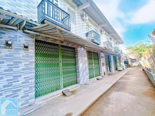CHO THUÊ Giá : 2.5triệu / tháng. Cọc 1 tháng (Nhà 1Trệt 1Lầu, đầu Hẻm 9 Trần Chiên)