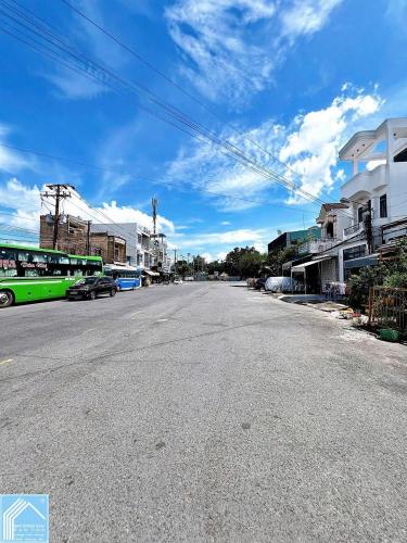 CHO THUÊ nguyên căn nhà lầu, Mặt Tiền Trần Phú, tiện ở & KDoanh, VPCTy,....