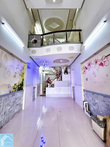 CHO THUÊ nguyên căn nhà lầu, Mặt Tiền Trần Phú, tiện ở & KDoanh, VPCTy,....