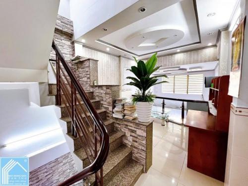 CHO THUÊ nguyên căn nhà lầu, Mặt Tiền Trần Phú, tiện ở & KDoanh, VPCTy,....