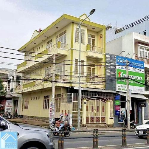 Cho Thuê nhà 1 Trệt 2 Lầu Góc 2 Mặt tiền đường Trần Hoàng Na