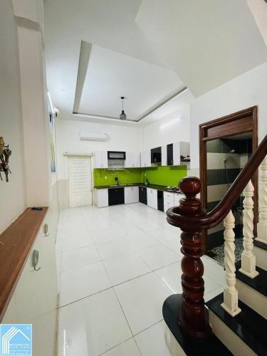 Cho thuê nhà 1 trệt 2 lầu khu dân cư Đại học y Dược 