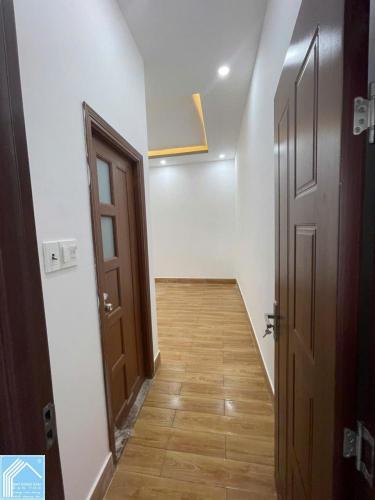 Cho thuê nhà 1 trệt 2 lầu mặt tiền khu dân cư nông thổ sản, giá 15 triệu 