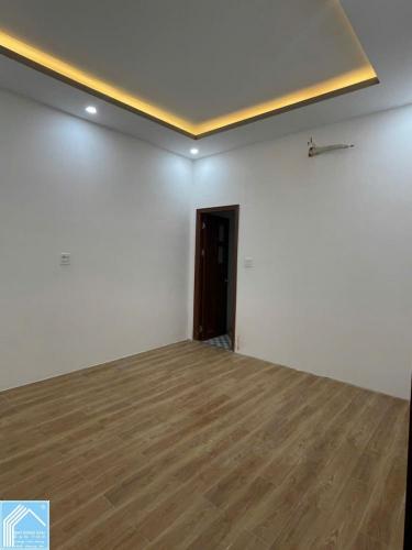 Cho thuê nhà 1 trệt 2 lầu mặt tiền khu dân cư nông thổ sản, giá 15 triệu 