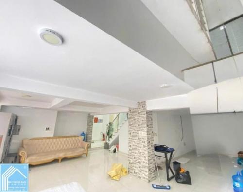 CHO THUÊ NHÀ 1 TRỆT 5 LẦU MẶT TIỀN ĐƯỜNG HÙNG VƯƠNG GIÁ 70 TRIỆU