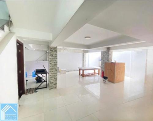 CHO THUÊ NHÀ 1 TRỆT 5 LẦU MẶT TIỀN ĐƯỜNG HÙNG VƯƠNG GIÁ 70 TRIỆU