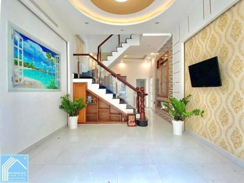 CHO THUÊ NHÀ 2 LẦU CÓ NỘI THẤT LỘ 4M NHÀ 4PN CÓ 4 MÁY LẠNH VỊ TRÍ GẦN TRƯỜNG ĐẠI HỌC Y DƯỢC CHO THUÊ NHÀ 2 LẦU CÓ NỘI THẤT LỘ 4M NHÀ 4PN CÓ 4 MÁY LẠNH VỊ TRÍ GẦN TRƯỜNG ĐẠI HỌC Y DƯỢC