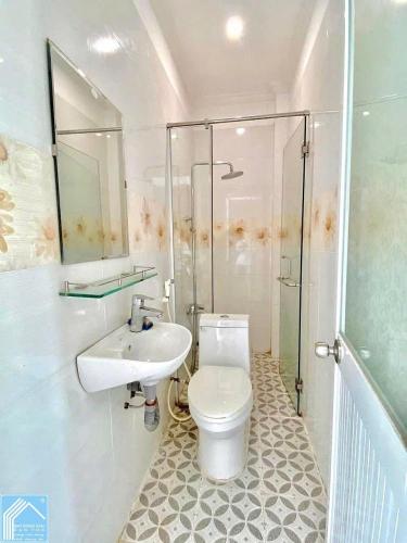 CHO THUÊ NHÀ 2 LẦU CÓ NỘI THẤT  LỘ 4M NHÀ 4PN CÓ 4 MÁY LẠNH VỊ TRÍ GẦN TRƯỜNG ĐẠI HỌC Y DƯỢC