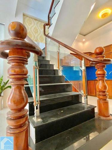CHO THUÊ NHÀ 2 LẦU CÓ NỘI THẤT  LỘ 4M NHÀ 4PN CÓ 4 MÁY LẠNH VỊ TRÍ GẦN TRƯỜNG ĐẠI HỌC Y DƯỢC