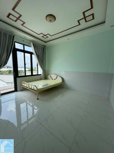 Cho thuê nhà 4 phòng ngủ hẻm ô tô đường hoàng quốc việt có nội thất 
