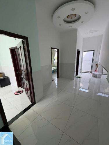 Cho thuê nhà 4 phòng ngủ hẻm ô tô đường hoàng quốc việt có nội thất 