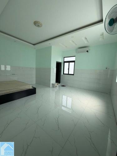 Cho thuê nhà 4 phòng ngủ hẻm ô tô đường hoàng quốc việt có nội thất 