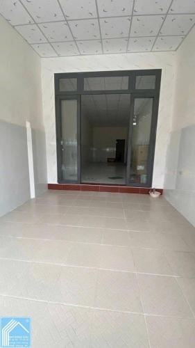 Cho thuê nhà có sân đậu ô tô đường 30 tháng 4 gần vincom xuân khánh giá 8 triệu 