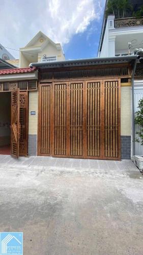 Cho thuê nhà có sân đậu ô tô đường 30 tháng 4 gần vincom xuân khánh giá 8 triệu 