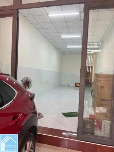 Cho thuê nhà có sân đậu ô tô đường 30 tháng 4 gần vincom xuân khánh giá 8 triệu 