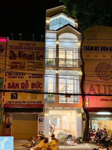 Cho thuê nhà mặt tiền 7 phòng đường 3 tháng 2 gần ngã tư nguyễn văn linh 