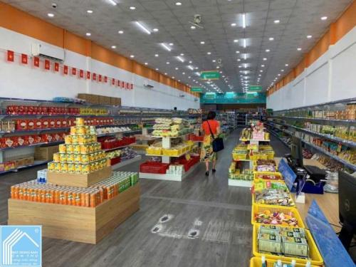 CHO THUÊ NHÀ MẶT TIỀN ĐƯỜNG NGUYỄN VĂN CỪ NGANG TRÊN 8m GIÁ 45 TRIỆU