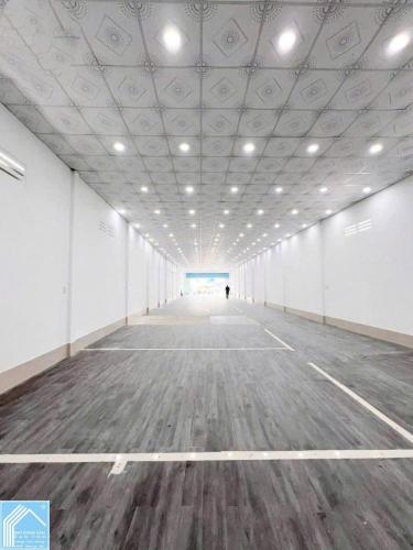 CHO THUÊ NHÀ MẶT TIỀN ĐƯỜNG NGUYỄN VĂN CỪ NGANG TRÊN 8m GIÁ 45 TRIỆU