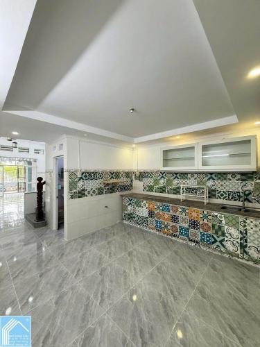 Cho thuê nhà mặt tiền đường số 30 kdc công ty 8 gần cây xăng giá 8,5 triệu