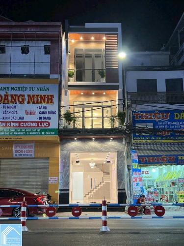 CHO THUÊ NHÀ MẶT TIỀN ĐƯỜNG TRẦN HƯNG ĐẠO GIÁ 25 TRIỆU THÁNG