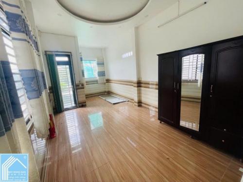 Cho thuê nhà mặt tiền hoàng văn thụ gần vincom hùng vương giá 15 triệu