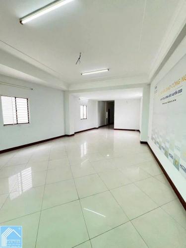 Cho thuê nhà mặt tiền hùng vương ngang 6m có thang máy giá 50 triệu 