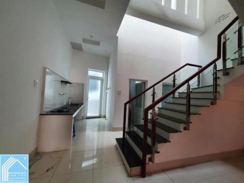Cho thuê nhà mặt tiền xô viết nghệ tĩnh đối diện trường phan ngọc hiển 