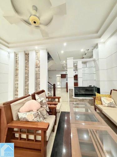 Cho Thuê Nhà trệt 2 lầu đường Nam Cao kdc 91b - thông trần hoàng na, nguyễn hiền