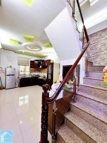 CHO THUÊ NHÀ TRỆT LỬNG LẦU MẶT TIỀN TRẦN PHÚ 