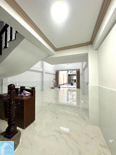 Cho thuê nhà trục chính hẻm hồ tùng mậu gần công an thành phố giá 17 triệu
