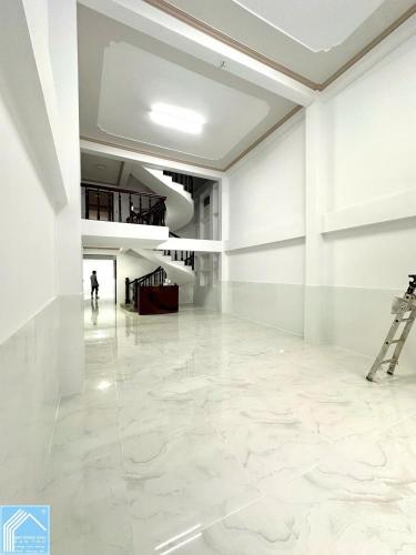 Cho thuê nhà trục chính hẻm hồ tùng mậu gần công an thành phố giá 17 triệu