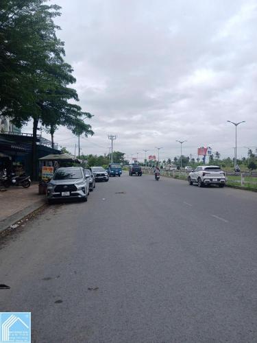   Chủ gửi     2 căn Shophouse 1 trệt 2,5 lầu mặt tiền QL1A, KDC Văn Hóa Tây Đô, Cái Răng, Cần Thơ. 