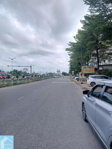   Chủ gửi     2 căn Shophouse 1 trệt 2,5 lầu mặt tiền QL1A, KDC Văn Hóa Tây Đô, Cái Răng, Cần Thơ. 