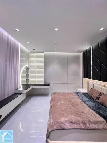 Bán Nhà Trệt Lầu cách đường Phạm Ngũ Lão 50m