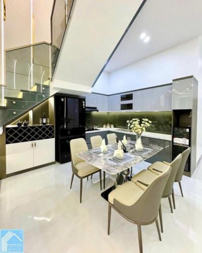 Siêu phẩm 2lầu, Mặt Tiền KDC Hồng Loan, gần sát Trần Hoàng Na mới, Full nội thất đẹp