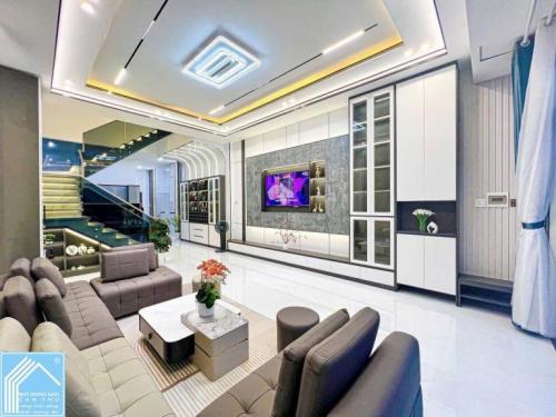 Siêu phẩm 2lầu, Mặt Tiền KDC Hồng Loan, gần sát Trần Hoàng Na mới, Full nội thất đẹp