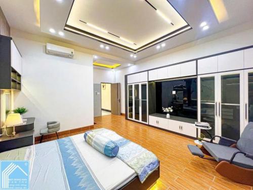 Siêu phẩm 2lầu, Mặt Tiền KDC Hồng Loan, gần sát Trần Hoàng Na mới, Full nội thất đẹp