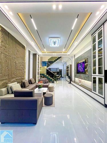 Siêu phẩm 2lầu, Mặt Tiền KDC Hồng Loan, gần sát Trần Hoàng Na mới, Full nội thất đẹp