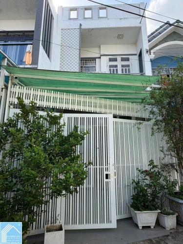 Giá 3 tỉ 999 triệu. Nhà 1 trệt 1 lầu KDC 91B - đường Nam Cao.