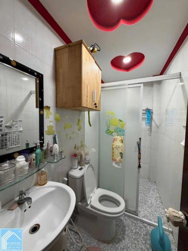 Giá 3 tỉ 999 triệu. Nhà 1 trệt 1 lầu KDC 91B - đường Nam Cao.