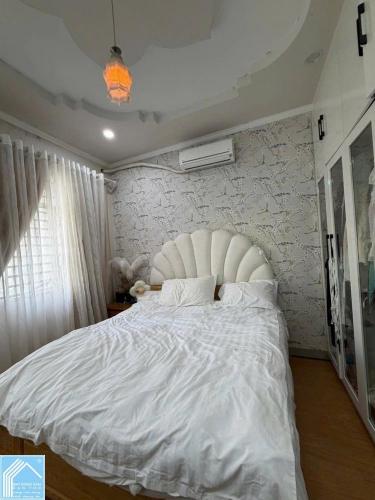 Giá 3 tỉ 999 triệu. Nhà 1 trệt 1 lầu KDC 91B - đường Nam Cao.