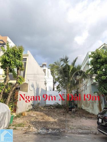 Giá : 6 tỷ 500 triệu _ Giãm còn 6 tỷ 400 triệu Bán cặp nền đường số 12 khu Nam Long 1