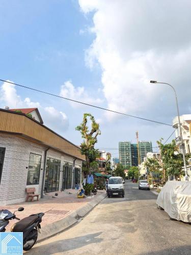 Giá : 6 tỷ 500 triệu _ Giãm còn 6 tỷ 400 triệu Bán cặp nền đường số 12 khu Nam Long 1