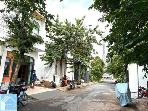 GIẢM GIÁ BÁN NHANH CÒN 1.95 tỷ NỀN 72m2 ĐẸP KO VƯỚNG SỔ HỒNG ĐƯỜNG C1 KDC PHÚ AN
