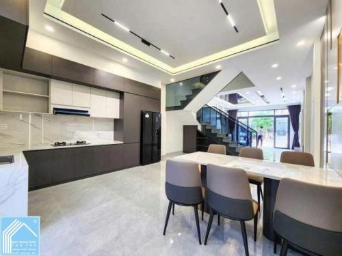 GIẢM SÂU HƠN CẢ GIẢM CÂN MÙA HÈ    Nhà đẹp – giá sốc – giá rẻ tại khu Hồng Loan!