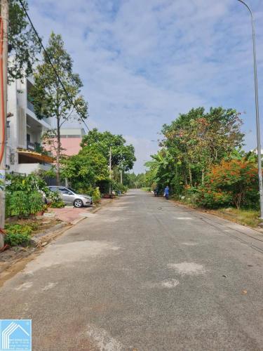 HÀNG THƠM NỀN ĐƯỜNG SỐ 28 KDC 586 