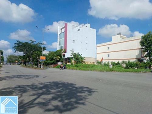 Hàng VIP khu 586 - 3 Nền liền kề Góc Trục chính đường Nguyễn Thị Sáu & ĐS 12 (14.8 tỷ)