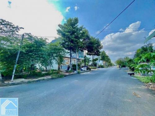 lô đất mặt tiền đường Nguyễn thái sơn KDC Hưng Phú 1, DT 4,5x22m Lộ 30M đối diện trường cao đẳng 