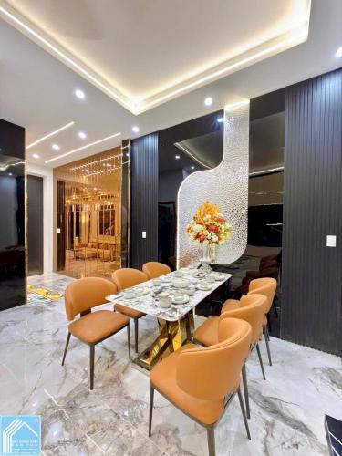 Mới Lên Sóng Căn Nhà Khu Dân Cư Hồng Loan Hướng Đông Nam Trang Bị Nội Thất Cao Cấp Như Hình    