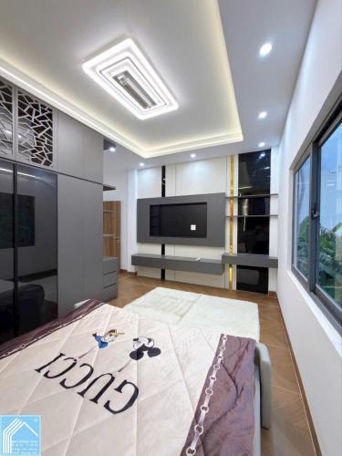 Mới Lên Sóng Căn Nhà Khu Dân Cư Hồng Loan Hướng Đông Nam Trang Bị Nội Thất Cao Cấp Như Hình    